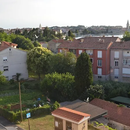 Sunny Attic Lägenhet