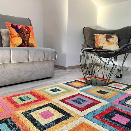 Sunny Attic 波雷奇