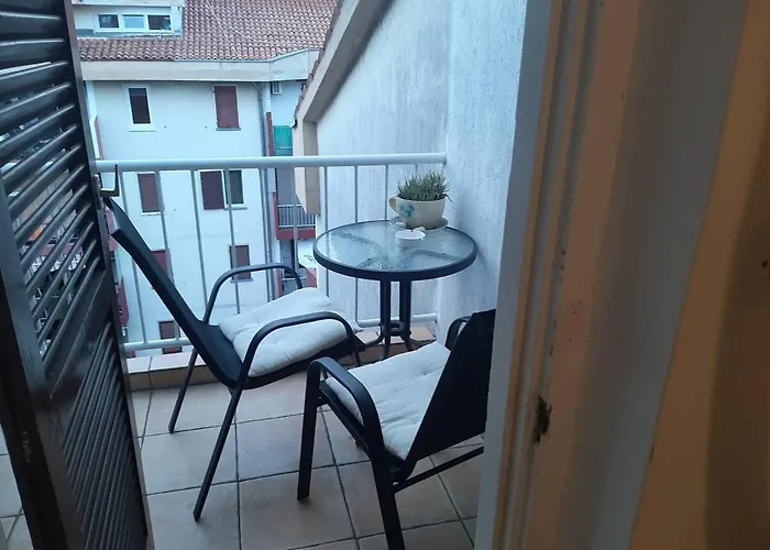 Sunny Attic 아파트